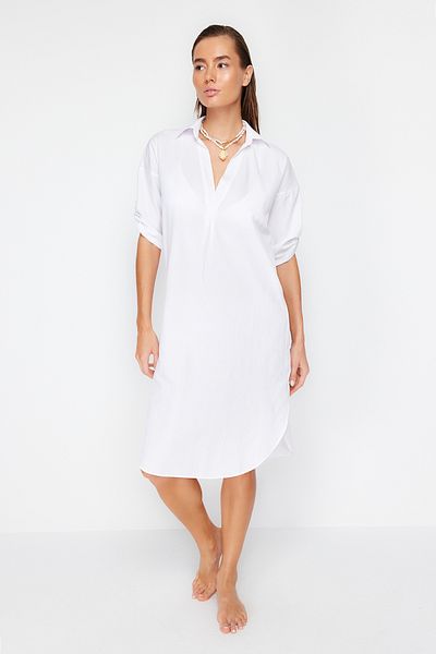 Trendyol Collection Bílé midi tkané plážové šaty s rozparkem TBESS21EL3847