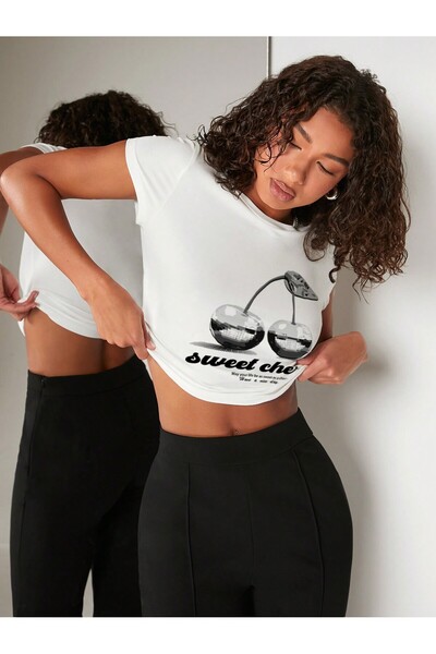 Jose Clothing Γυναικεία μπλούζα με κοντομάνικη στάμπα σε λευκό χρώμα