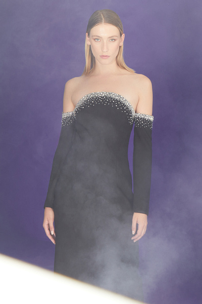 Jus De Pommes SİYAH STRAPLEZ YAKASI VE KOLLARI TAŞ İŞLEMELİ MİDİ BOY ELBİSE