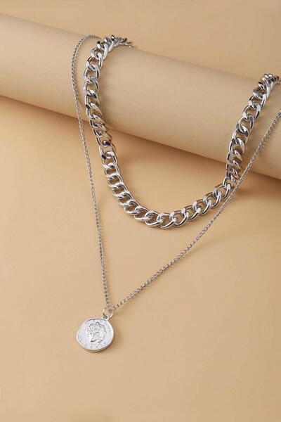 New Obsessions قلادة سلسلة فضية مع ميدالية