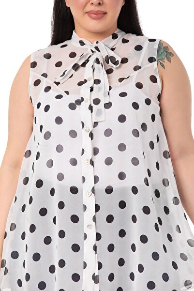 DISENTIS MODEST Άσπρο πουκάμισο από σιφόν με πουά αμάνικο πουά