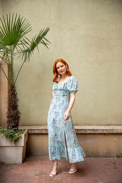 Sue Store Rochie albastră cu mânecă cu balon cu fantă florală