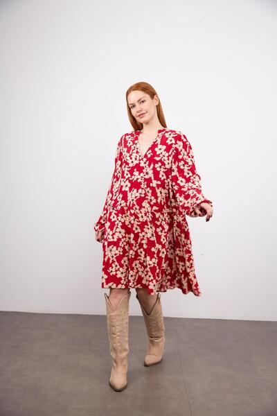 Sue Store Φόρεμα με βολάν με λαιμόκοψη σε κόκκινο εκρού με φλοράλ στάμπα