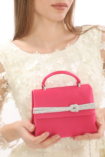 Piedra Țesătură satinată de culoare fuchsia cu accesoriu de piatră poate fi folosită cu curea de umăr cu închidere magnetică (dimensiune mică)
