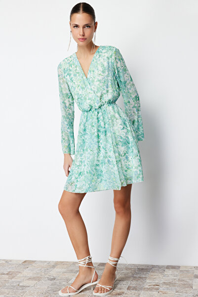 Trendyol Collection Zöld, virágos derekán nyíló sifon bélésű mini szőtt ruha TWOSS24EL00642