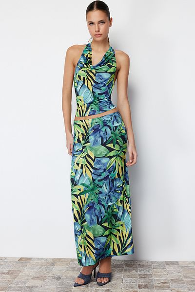 Trendyol Collection Grünes Set aus Bluse und Rock im Slim Fit mit Blumenmuster, Degaje-Kragen, Stretch-Strick TWOSS24AU00016