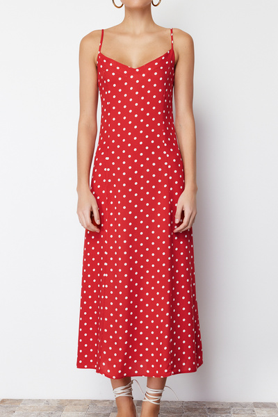 Trendyol Collection Piros pöttyös, vágott hátú nyakkendő részletes Midi szőtt ruha TWOSS24EL00490