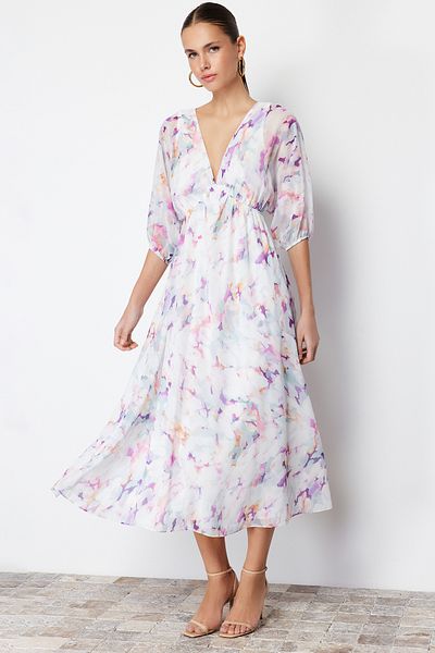 Trendyol Collection Bílé šifonové podšité maxi tkané šaty s abstraktním vzorem TWOSS24EL00611