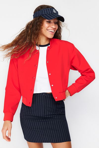 Trendyol Collection Roter, schmaler Bomber-Crop-Mantel – TWOSS24MO00032