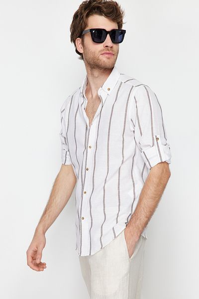 Trendyol Collection Khakifarbenes, gestreiftes Slim Fit-Hemd – Knopfkragen, Schulterklappen – TMNSS21GO1095