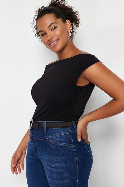 Trendyol Curve بلوزة سوداء محبوكة - قارب / ديجاجي / ياقة مادونا TBBSS24AF00021