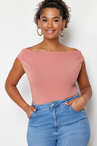 Trendyol Curve Gestrickte Bluse mit Madonna-Kragen und getrockneten Rosen - Boat/Degaje TBBSS24AF00021