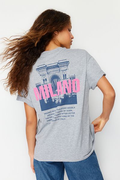 Trendyol Collection Šedá melanž vepředu a vzadu s potiskem Oversize/Wide Fit Pletené tričko s výstřihem TWOSS24TS00066