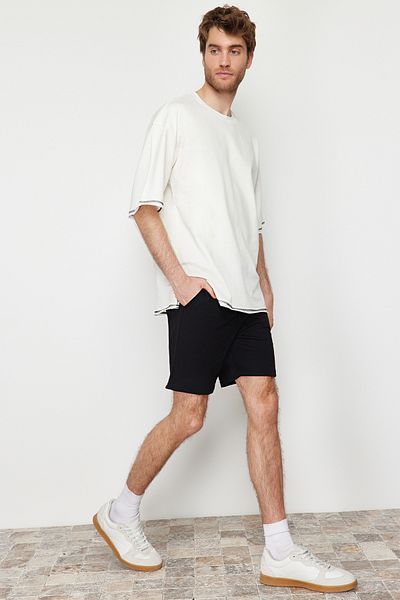 Trendyol Collection Μαύρο βασικό σορτς - κανονική εφαρμογή TMNSS24SR00026