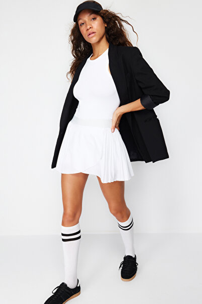 Trendyol Collection Prémiové bílé mikroplisované 2-vrstvé vnitřní šortky Kapesní Tenisové Pletené Sportovní šortky Sukně THMSS24SR00004