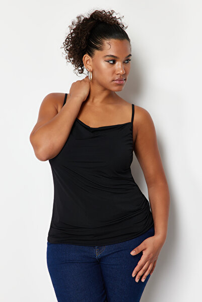 Trendyol Curve Pletená halenka s černým límečkem Degaje TBBSS24AF00006