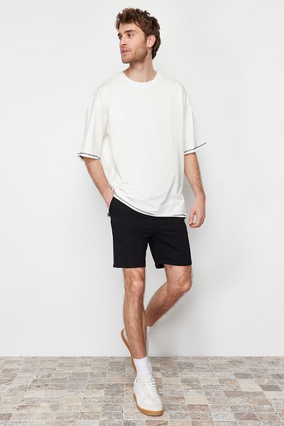 Trendyol Collection Μαύρο βασικό σορτς - κανονική εφαρμογή TMNSS24SR00026