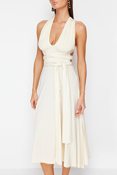 Kolekcia Trendyol Ecru Maxi pletené plážové šaty s opaskom TBESS21EL2992