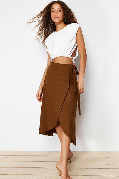 Trendyol Collection Camel duplasoros zárható nyakkendő, részletes Midi szövött szoknya TWOSS24ET00052