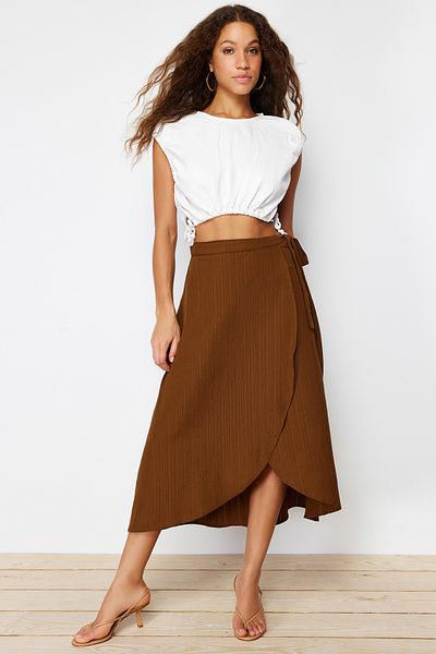Trendyol Collection Camel duplasoros zárható nyakkendő, részletes Midi szövött szoknya TWOSS24ET00052