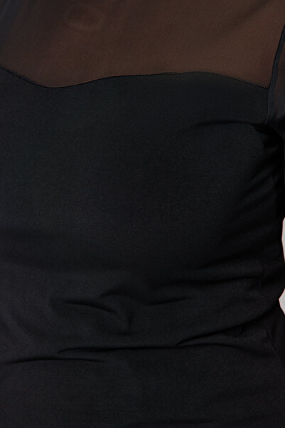 Trendyol Curve Detailní pletená halenka s černým srdcem a límečkem TBBSS24AF00046