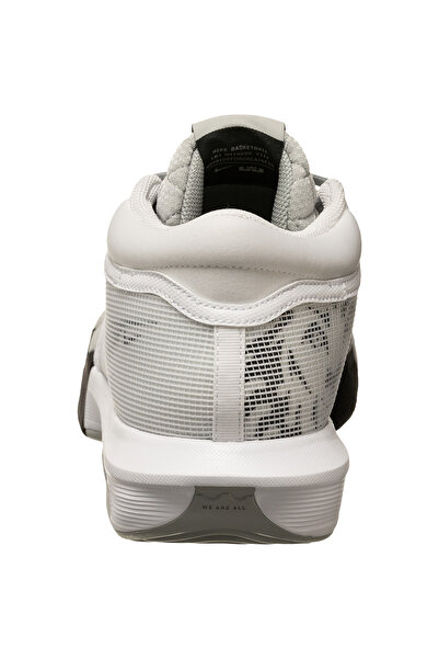 Nike LeBronův svědek VIII