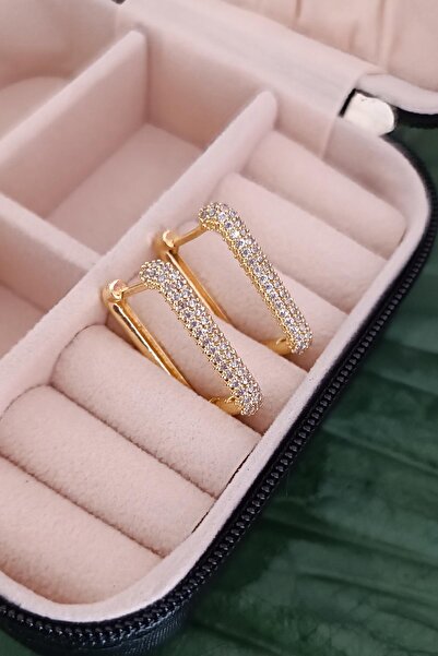 New Obsessions Anı Yaşa Dikdörtgen Gömme Taşlı Huggie Küpe