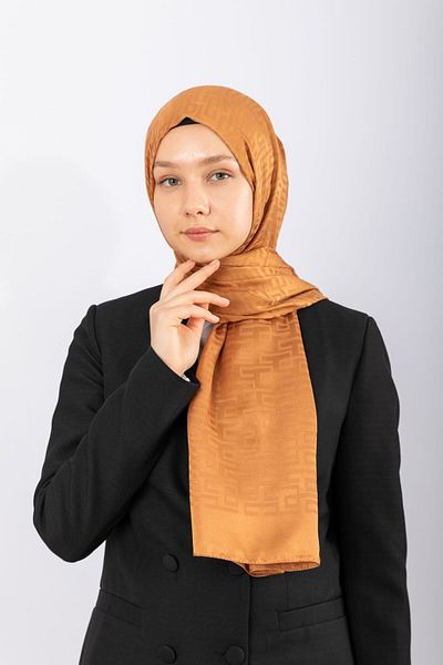 hijabchi Εισαγόμενο Σατέν Ζακάρ Γεωμετρικό - Σκούρο Μέλι