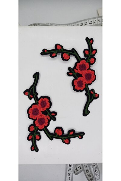Tuhafiş The red black flower adhering to the iron serves to close the arma pa...