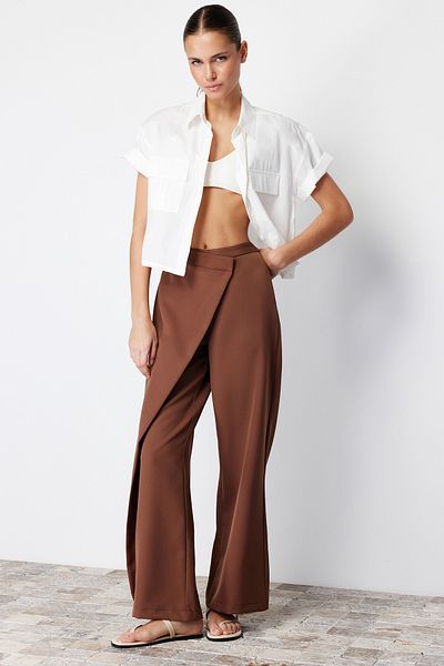 Trendyol Collection Hnědé široké tkané kalhoty s křížovým zapínáním TWOSS24PL00092