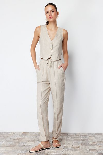 Trendyol Collection Beige Hose aus Baumwollleinen mit geradem Schnitt und elastischem Bund TWOSS24PL00063