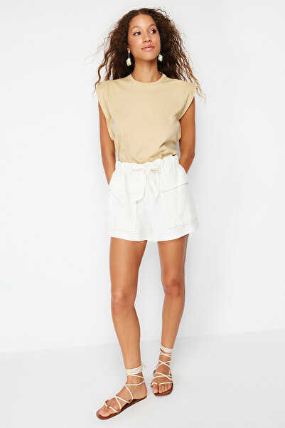 Trendyol Collection Σκούρο μπεζ 100% βαμβακερή βάτα εμφάνιση Basic Crew Neck T-shirt TWOSS20TS0021