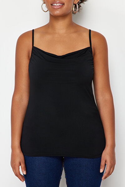 Trendyol Curve Pletená halenka s černým límečkem Degaje TBBSS24AF00006