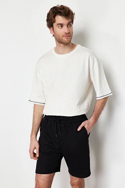 Trendyol Collection Black Basic Shorts - Regular Fit TMNSS24SR00026