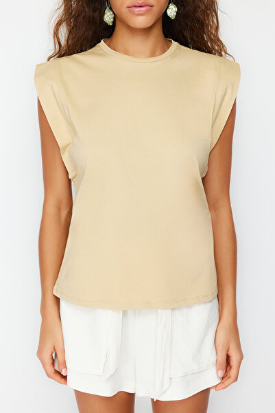 Trendyol Collection Σκούρο μπεζ 100% βαμβακερή βάτα εμφάνιση Basic Crew Neck T-shirt TWOSS20TS0021