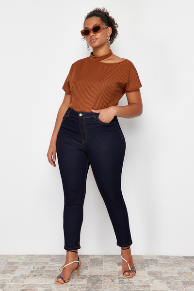 Trendyol Curve Sötétkék Estra Rugalmas Nagy Méretű Skinny Jeans TBBSS24CJ00006