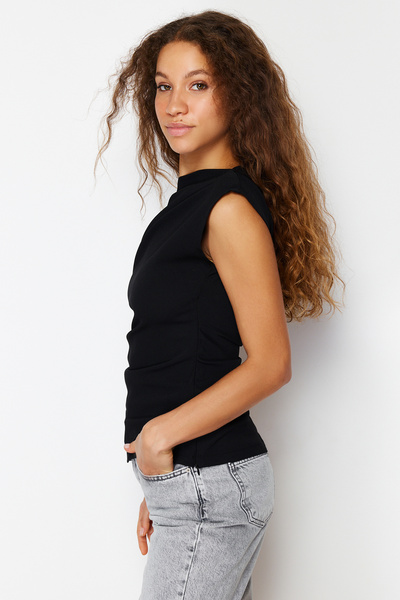 Trendyol Collection Черна вталена тъкана блуза с лодка деколте TWOSS24BZ00353