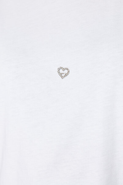 Trendyol Curve Λεπτομερές βαμβακερό μπλουζάκι υπερμεγέθη λευκή καρδιά - TBBSS24BF00008