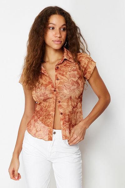Trendyol Collection Mehrfarbige taillierte Bluse aus Tüll-Stretch-Strick mit Hemdkragen TWOSS24BZ00164