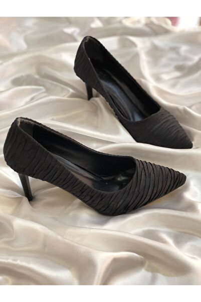 Hg Ayakkabı حذاء كارين بكعب ستيليتو من الساتان الأسود