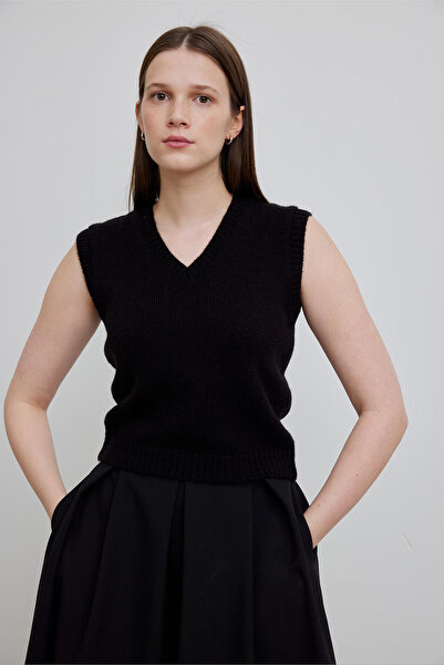 Manuka V-NECK Knitwear SWEATER BLACK