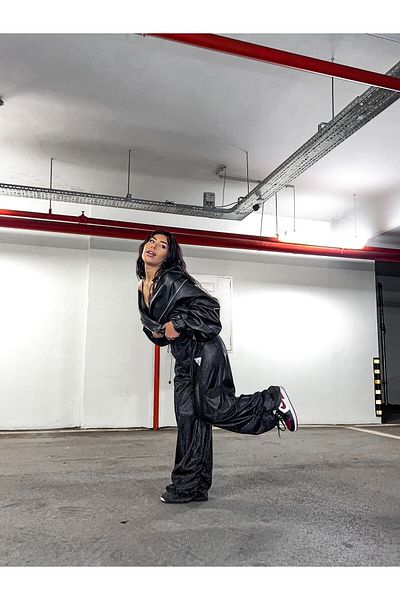 Gülşah Evecen Special Design Black Glittery Drawstring Cargo Sweatpants