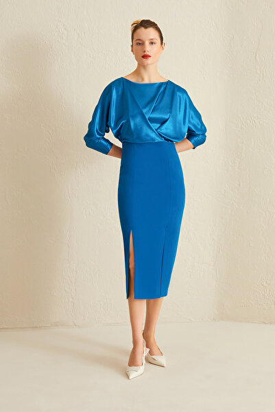 Jus De Pommes PETROL MAVİSİ SATEN KREP YIRTMAÇLI MİDİ ELBİSE