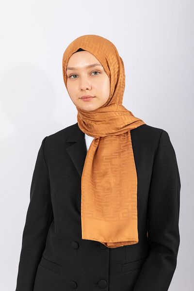hijabchi Εισαγόμενο Σατέν Ζακάρ Γεωμετρικό - Σκούρο Μέλι