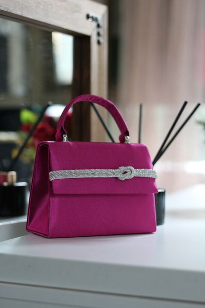 Moom Bag Γυναικεία σατέν φούξια πέτρινη λεπτομερής βραδινή τσάντα ώμου