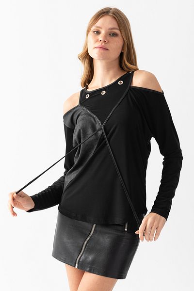 EtkiModa Γυναικεία μαύρη μπλούζα με λεπτομέρεια από τον ώμο με λαιμόκοψη Bird Eye