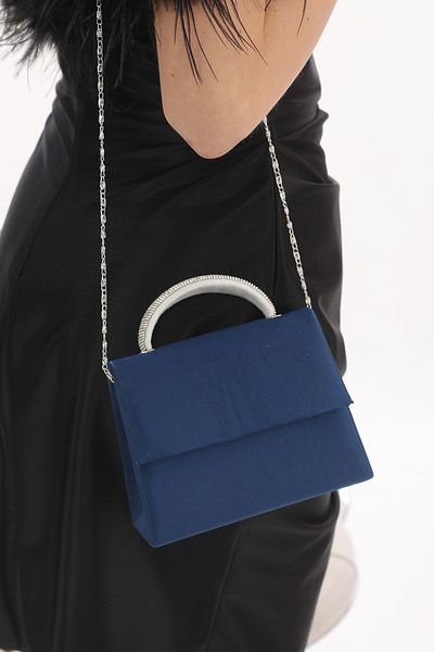 Piedra Accesoriul din piatră din țesătură satinată de culoare albastru bleumarin poate fi folosit cu curea de umăr cu închidere magnetică (dimensiune mică)