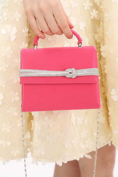 Piedra Țesătură satinată de culoare fuchsia cu accesoriu de piatră poate fi folosită cu curea de umăr cu închidere magnetică (dimensiune mică)