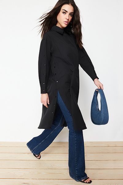 Trendyol Modest Dlouhá tkaná košile s černým knoflíkem TCTSS24TG00053