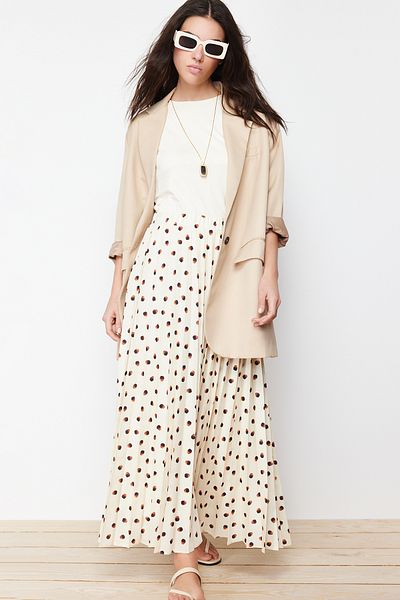 Trendyol Modest Gefütterter, plissierter Webrock mit Tiermotiv und Punkten in Ecru TCTSS24EE00011